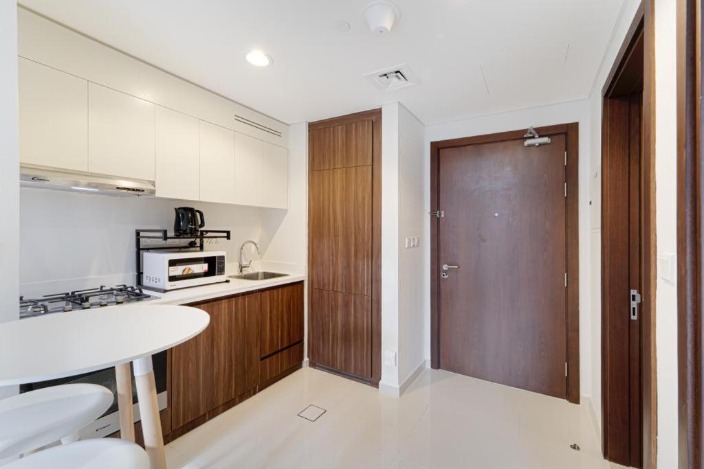 Brand New 1Br- Business Bay - Burj Khalifa View Lejlighed Dubai Eksteriør billede